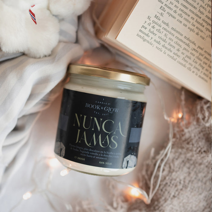 Bougie de soja végétalienne 'Jamais Jamais - Book and Glow - 3