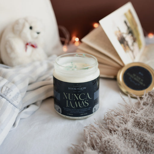 Bougie de soja végétalienne 'Jamais Jamais - Book and Glow - 2
