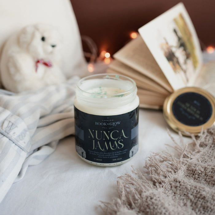 Bougie de soja végétalienne 'Jamais Jamais - Book and Glow - 2