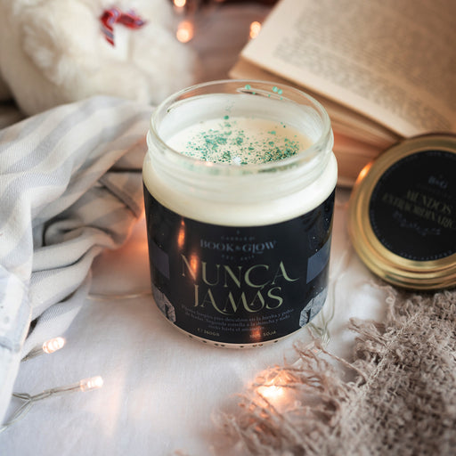 Bougie de soja végétalienne 'Jamais Jamais - Book and Glow - 1