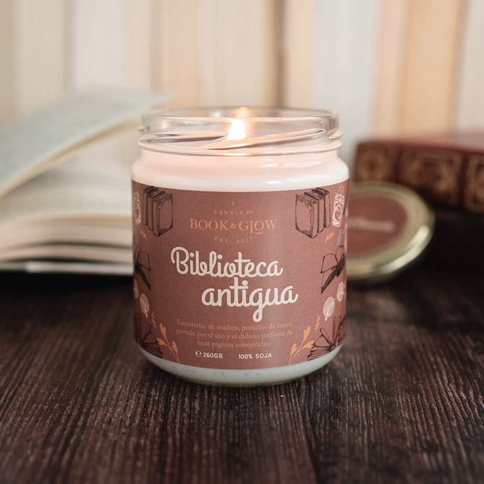 Bougie de Soja Végane 'Bibliothèque Ancienne' - Book and Glow - 1