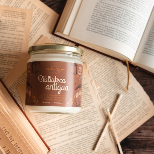 Bougie de Soja Végane 'Bibliothèque Ancienne' - Book and Glow - 2